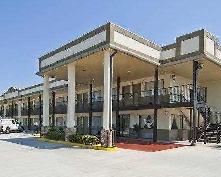 Days Inn By Wyndham Gonzales Bagian luar foto