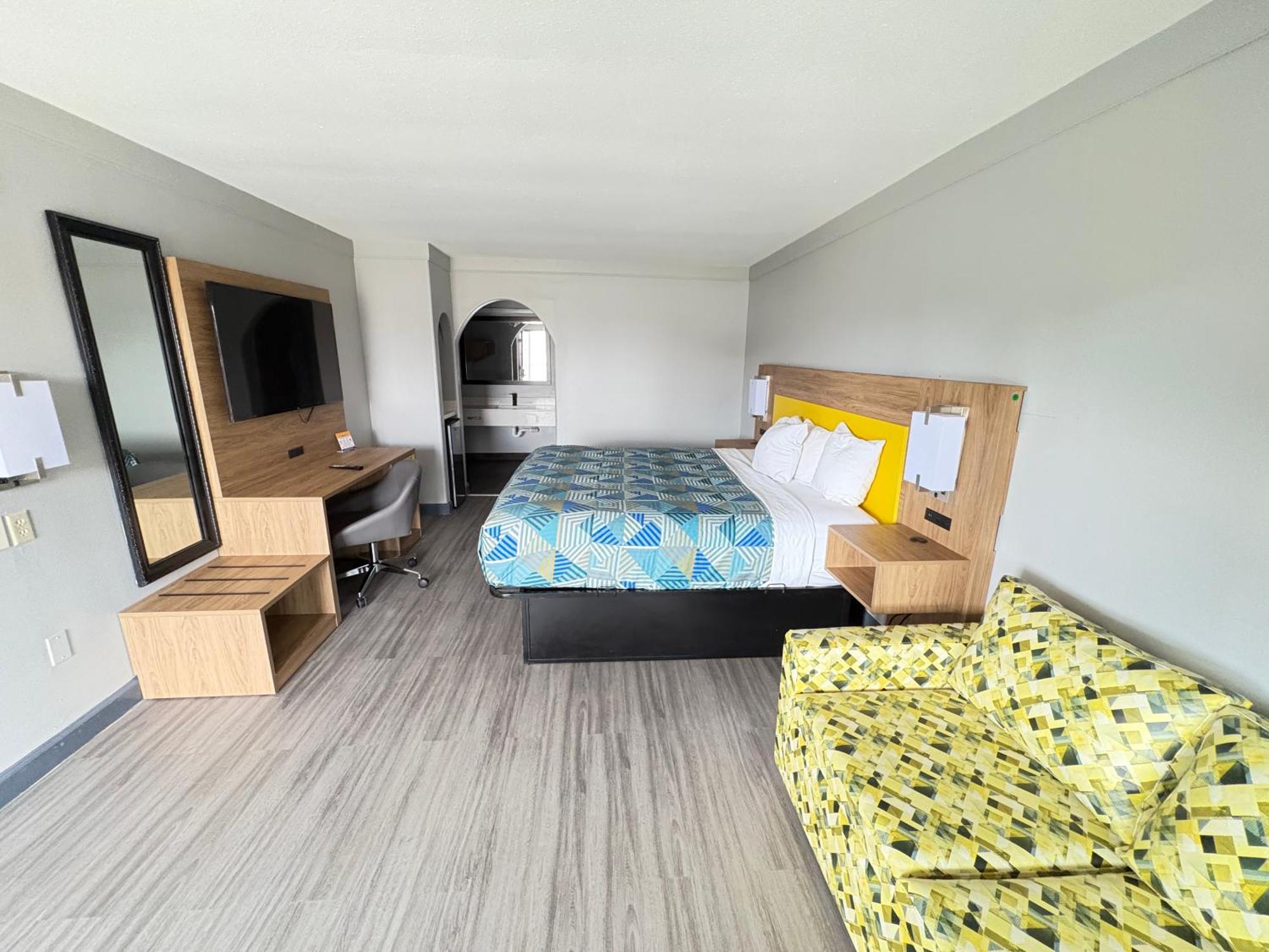 Days Inn By Wyndham Gonzales Bagian luar foto