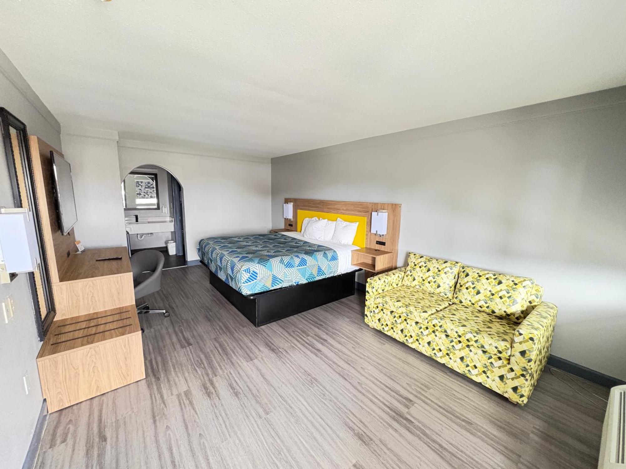 Days Inn By Wyndham Gonzales Bagian luar foto