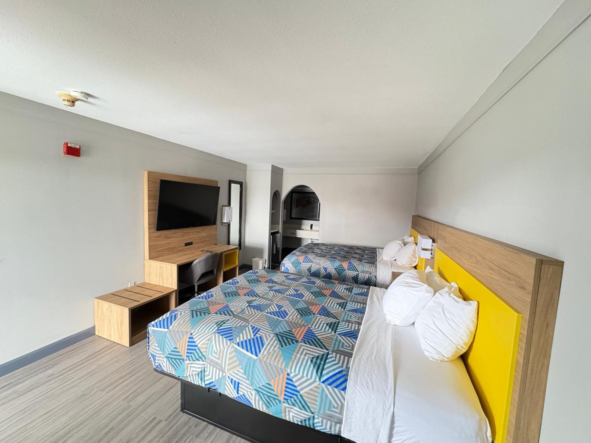 Days Inn By Wyndham Gonzales Bagian luar foto