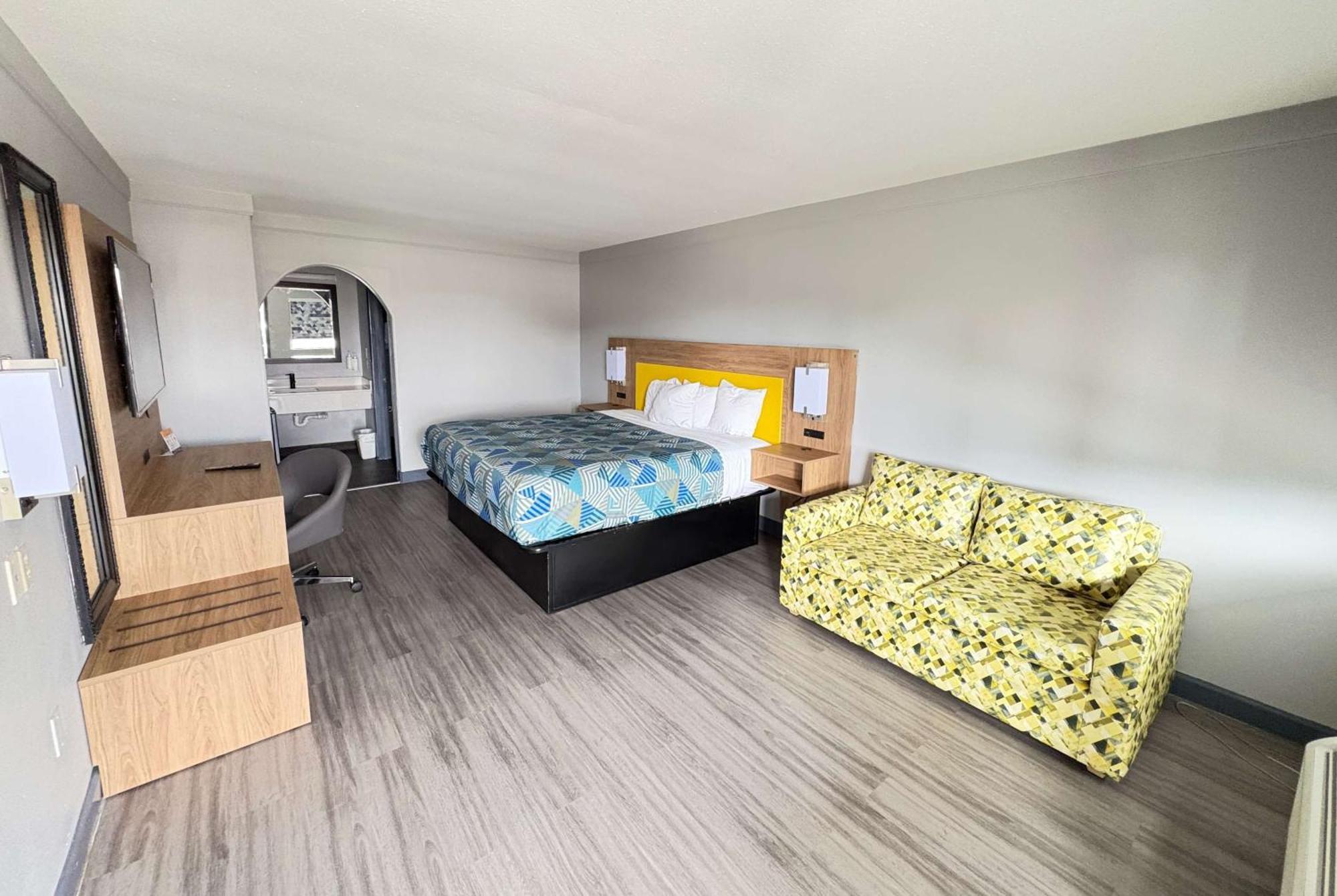 Days Inn By Wyndham Gonzales Bagian luar foto