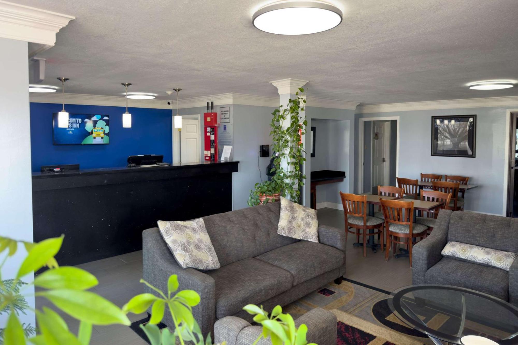 Days Inn By Wyndham Gonzales Bagian luar foto